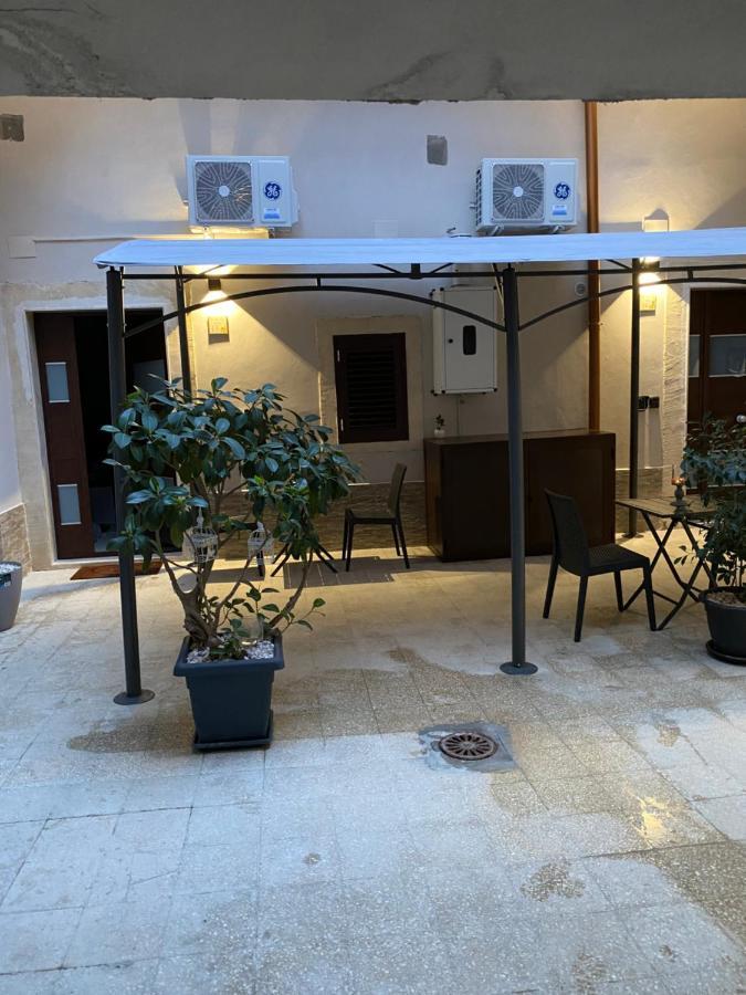 Il Cortiletto28 Rooms & House Сиракуза Екстериор снимка
