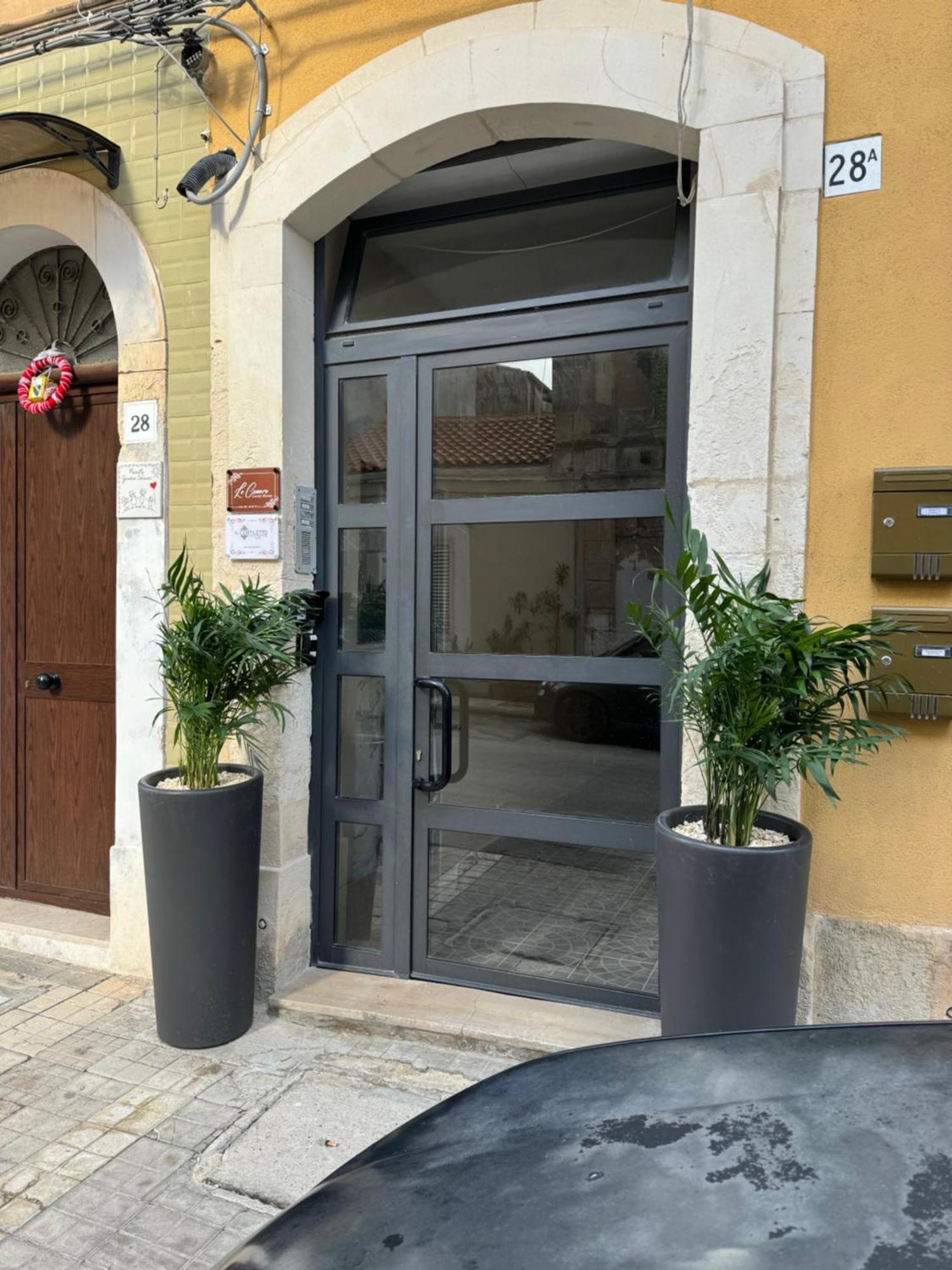 Il Cortiletto28 Rooms & House Сиракуза Екстериор снимка